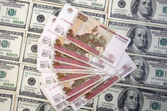Đồng rúp của Nga tăng cao kỷ lục